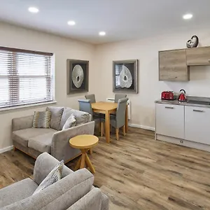 Host & - Harbour View Apartment